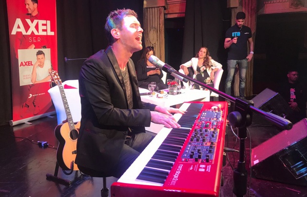 Axel presentó ''Ser'' en exclusiva para Cadena 3.