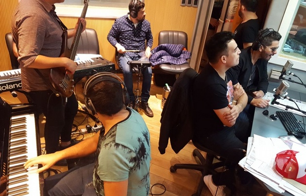 Dale Q' Va visitó los estudios de Juntos.