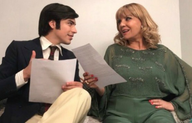 Agustín Sullivan, el el papel de Sandro, junto a Teté Coustarot.