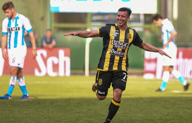 Olimpo sorprendió a Racing y avanzó en la Copa Argentina.