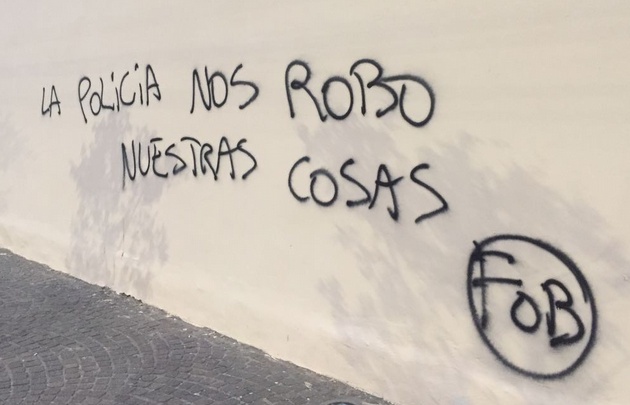 La iglesia fue pintada el martes por los daños del lunes y la volvieron a rayar.