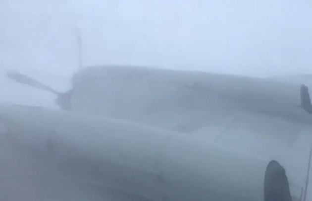 Las imágenes del avión en medio del ojo del huracán.
