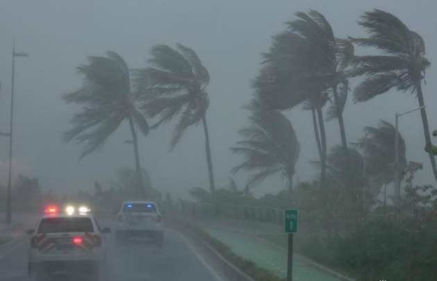 Los isleños se preparan para lo peor (Foto: Reuters)