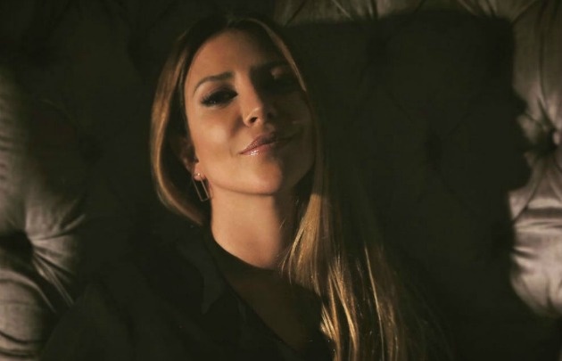 Mónia Ayos sorprendió a sus seguidores con una foto hot.