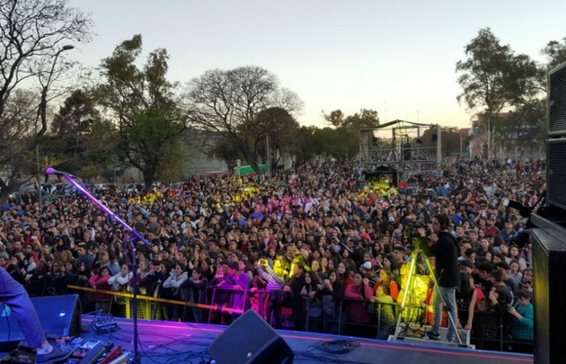 FOTO: El equipo de FM Córdoba animó la gran fiesta de la primavera.