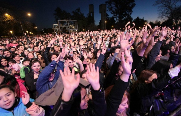 FOTO: Una multitud en el Parque de lasTejas.