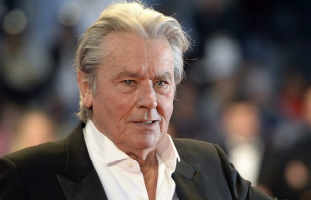 Alain Delon permanece internado tras una intervención coronaria.