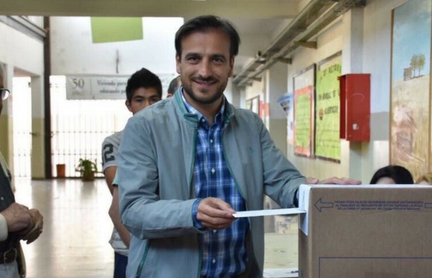 Diego Mestre, al momento de emitir su voto.