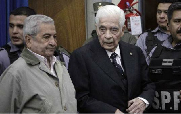 Menendez acumula 13 cadenas perpetuas.