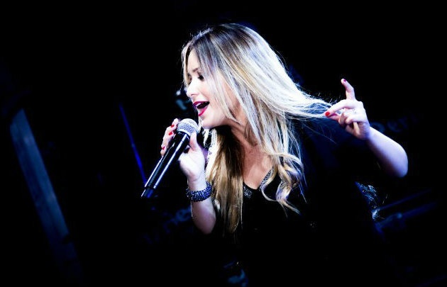 Karina regresa a Córdoba después del exitoso show en el Kempes.