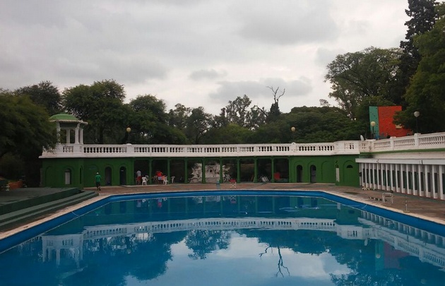 Piscina municipal en el Parque Sarmiento.
