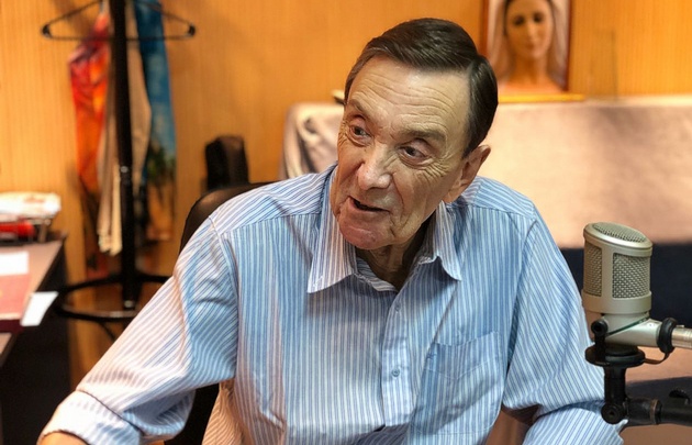 Con 77 años, "Pueblo" no para de cantar.