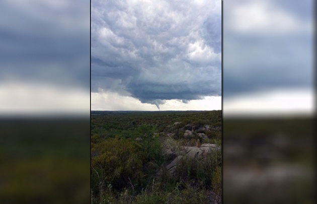 La “cola de un tornado” fue fotografiada por Néstor Ochoa.