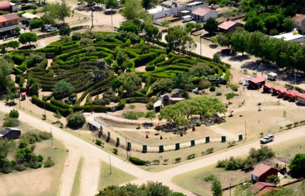 El laberinto de Las Toninas, ícono de la costa argentina.