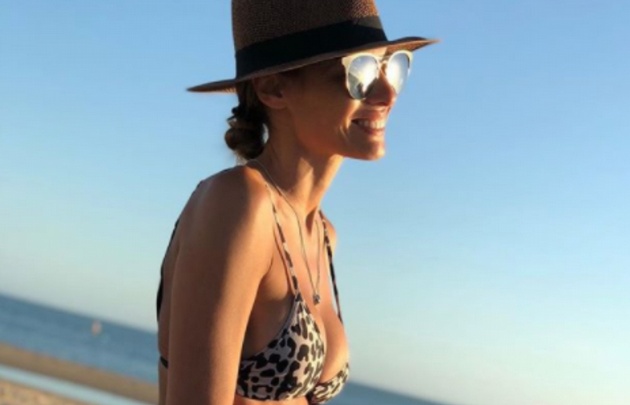 Pampita tuvo un descuido hot en las playas de Punta del Este.