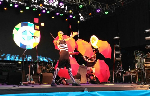 El Circo Da Vinci dio inicio al espectáculo.