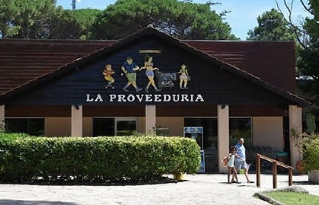 La Proveeduría, el comercio asaltado en Cariló (Foto: Diego Medina)