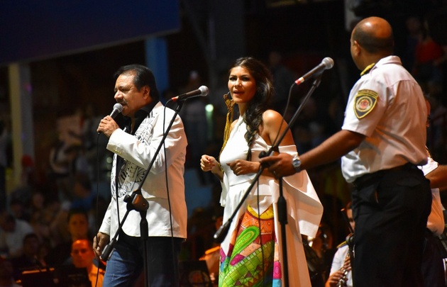 El Negro Videla y Bruna Monte innovaron con su show.