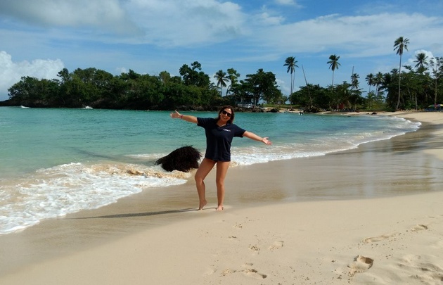 Yeny Ortega en Playa Rincón de Samaná.