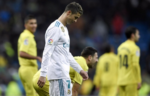 Cristiano Ronaldo, con la cabeza gacha tras la derrota de Real Madrid.