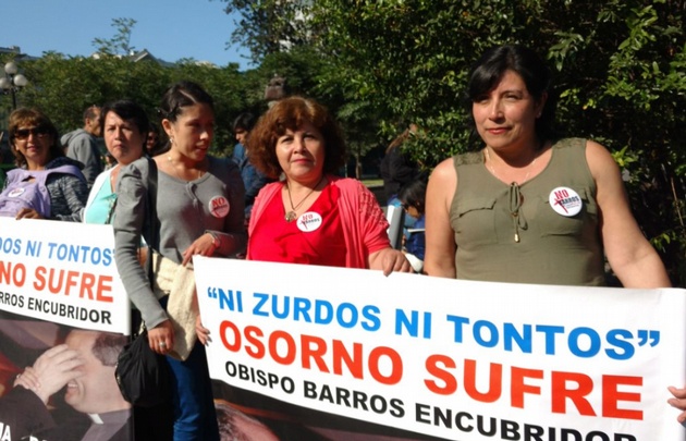 Manifestantes consideraron insuficientes las disculpas del Papa por los abusos.