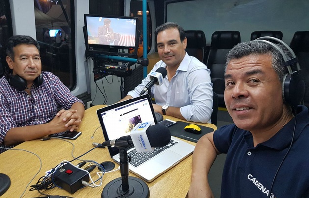 El gobernador Valdés, en el estudio móvil de Cadena 3.