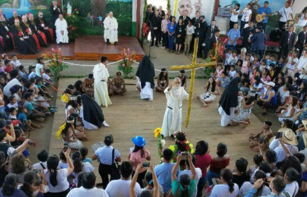 El pontífice visitó el "Hogar Principito" de Puerto Maldonado.