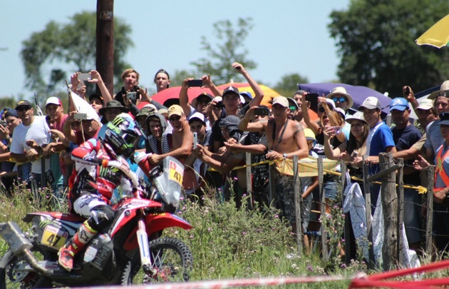 El salteño Kevin Benavides, ovacionado al llegar a Córdoba.