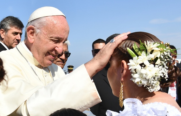 El Papa fue recibido en Trujillo.
