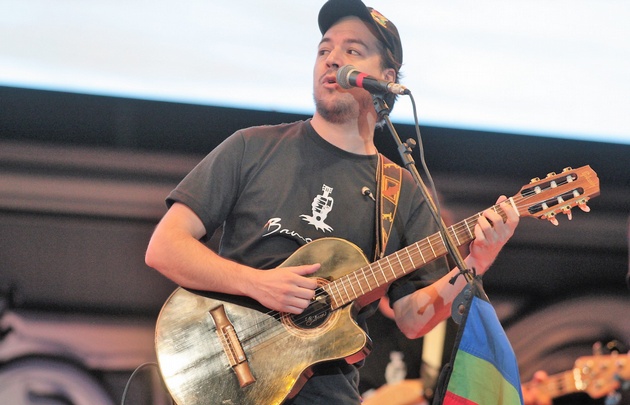Bruno Arias trajo el carnaval jujeño a Cosquín.
