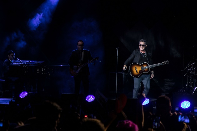 El cantautor español brilló y demostró su talento en Villa María.