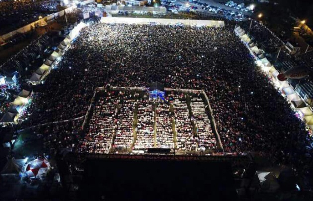 El predio lució un lleno total.