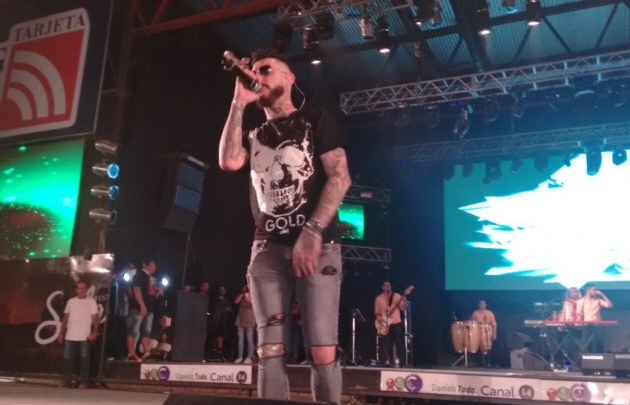 Ulises Bueno se presentó ante más de 30 mil personas.