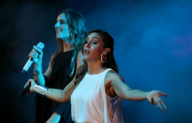 Natalia Pastorutti acompañó a su hermana sobre el escenario.