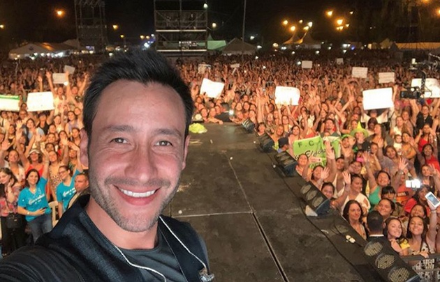 Pereyra repasó sus éxitos en la Feria de las Colectividades (@lucianopereyraoficial)