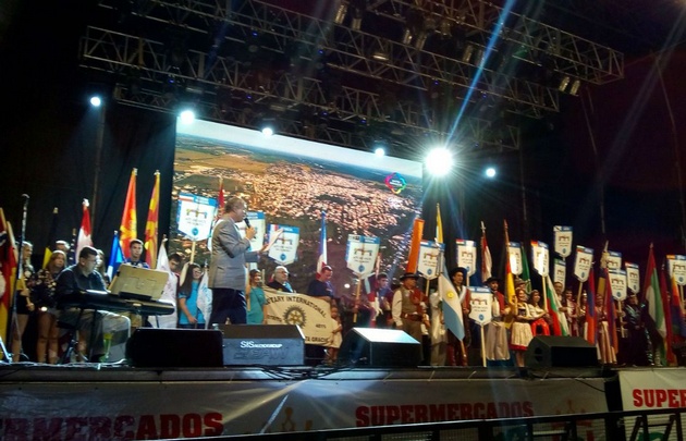 Las distintas colectividades del mundo son las protagonistas de la Fiesta.