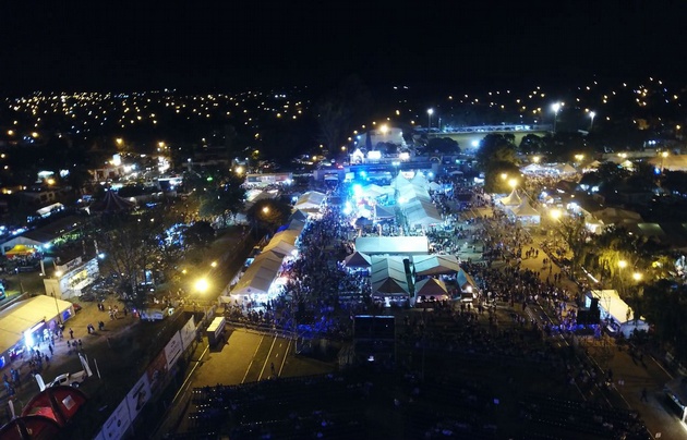 El predio alojó a 25 mil personas en la primera noche de las Colectividades.