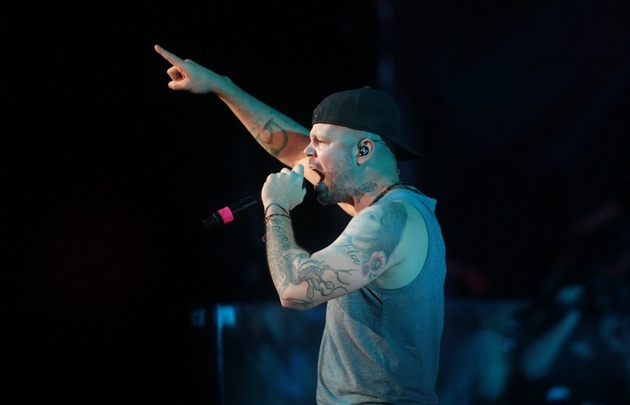 René cantó una hora y media ante más de 12 mil personas.