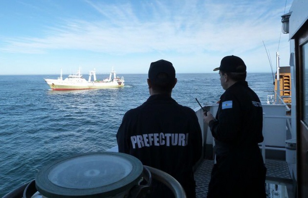 Prefectura interceptó un navío español pescando ilegalmente en aguas argentinas.