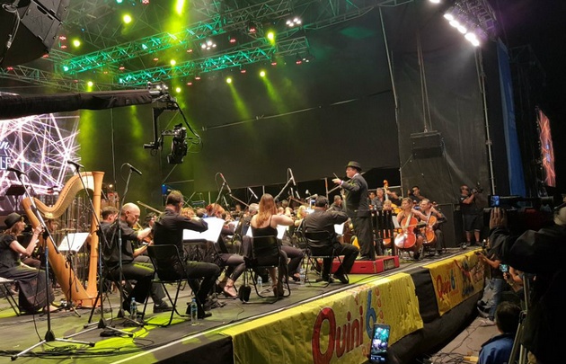 Los Palmeras hicieron bailar a una multitud en el Parque de Asistencia de Carlos Paz.