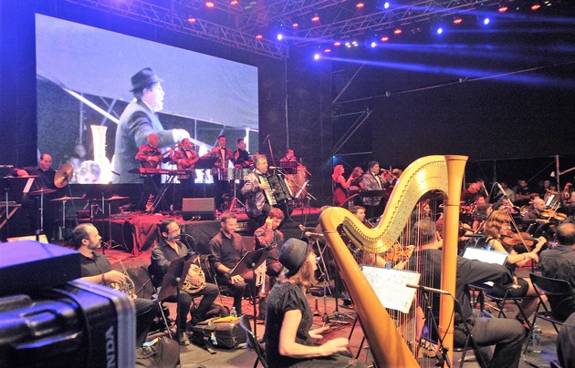 Los Palmeras trajeron una versión sinfónica de la cumbia santafesina.