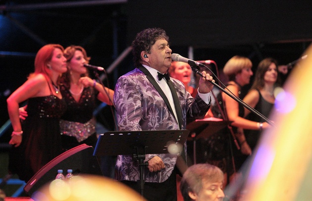 Los Palmeras trajeron una versión sinfónica de la cumbia santafesina.