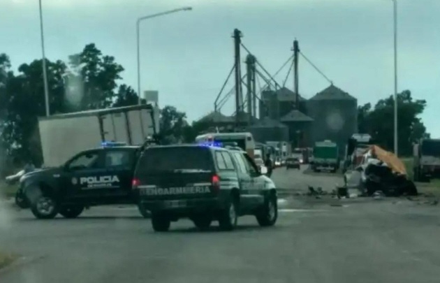 Tres muertos al chocar una 4x4 con un camión en Santa Fe - Noticias ...