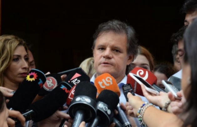 Quique Sacco en el velorio de Pérez Volpi.