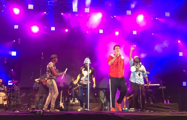 Chano compartió escenario con Los Tekis.