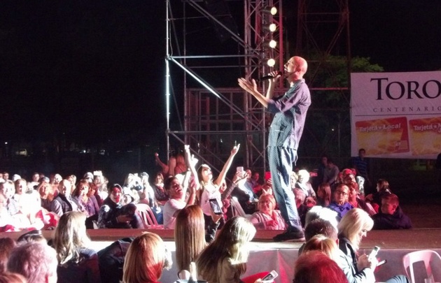 El público acompañó con coros los clásicos de la banda.