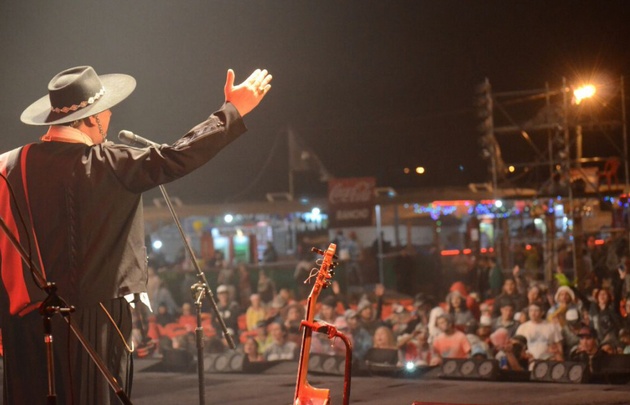 El Chaqueño Palavecino cerró la penúltima velada de La Chaya 2018.