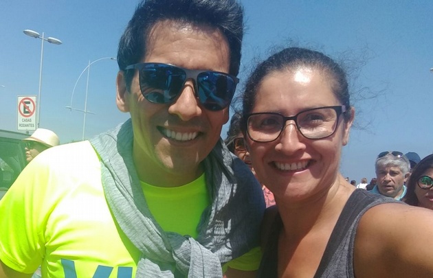 Angie Gatica hizo zumba con el presentador de Viña del Mar.