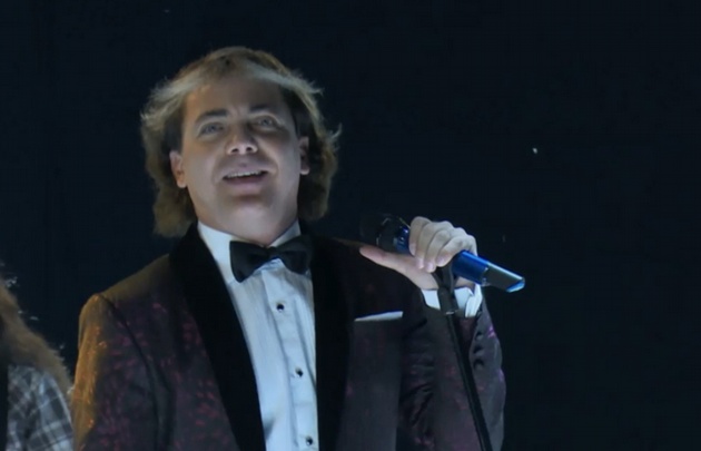 Repasó éxitos de su repertorio más romántico.