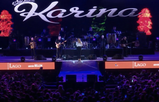 Karina cantó los temas que le pidió el público.